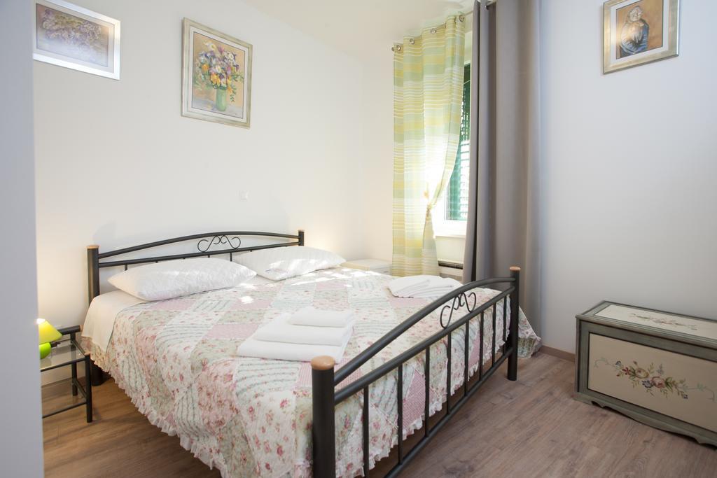 Rooms Split Pezelj Zimmer foto